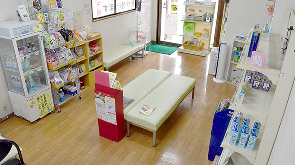 平成調剤薬局　鏡島店の待合スペース