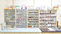 リリーフ薬局　芥見店の薬棚
