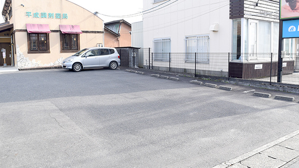 平成調剤薬局茜部店の駐車場