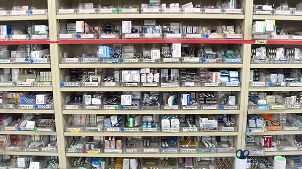 たんぽぽ薬局　羽島店の薬棚