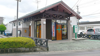 赤い実調剤薬局の外観