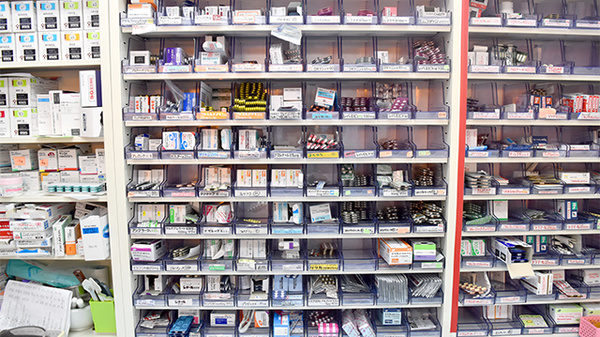 しょうなん調剤薬局山県店の薬棚