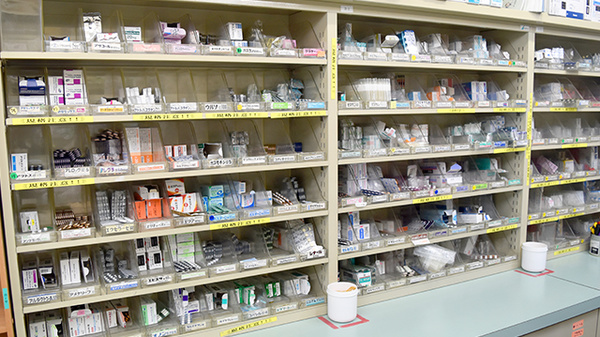 たんぽぽ薬局　八幡桜町店の薬棚