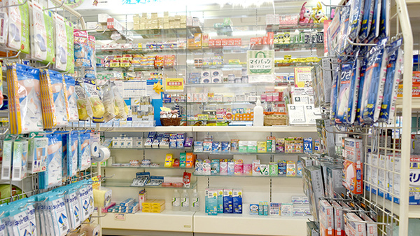 山中薬局西友滝呂店の受付/カウンター
