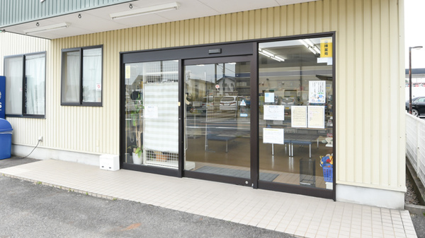 スマイル薬局田島店の入口