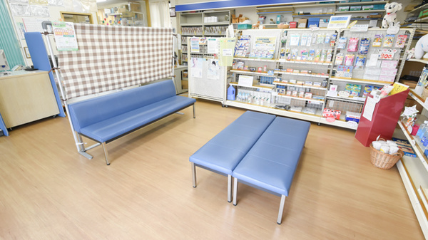 スマイル薬局田島店の待合スペース