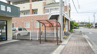 スマイル薬局田島店の駐輪場