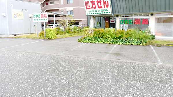 けやき薬局の駐車場