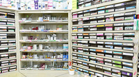 ヒカリ薬局広岡店の薬棚
