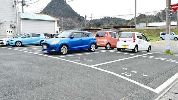 ヒカリ薬局中村店の駐車場