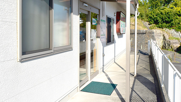 ヒカリ薬局白浜店の入口
