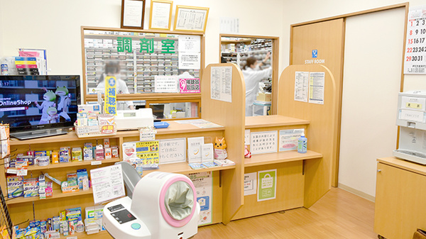 ヒカリ薬局上の山店の受付/カウンター