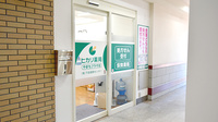 ヒカリ薬局やまもプラザ店の入口
