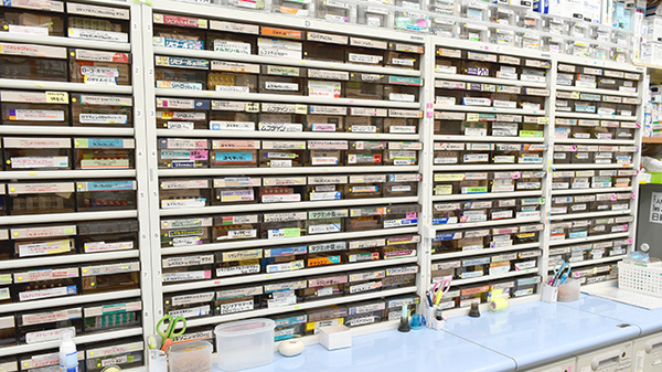 ヒカリ薬局やまもプラザ店の薬棚