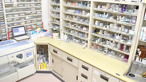 メイプル薬局　三島店の調剤室