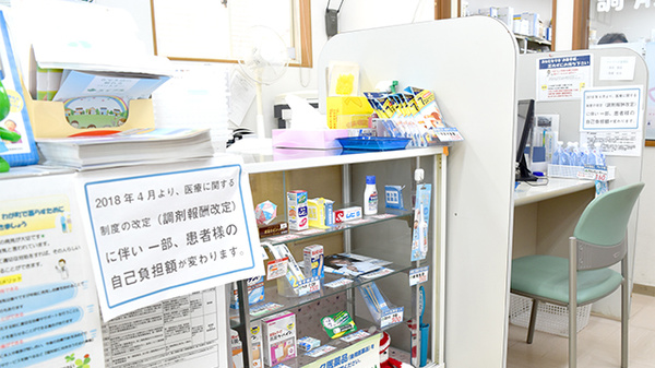 メイプル薬局　大岡店の受付/カウンター