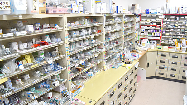 メイプル薬局　大岡店の調剤室