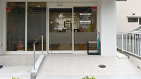 メイプル薬局　高沢店の入口