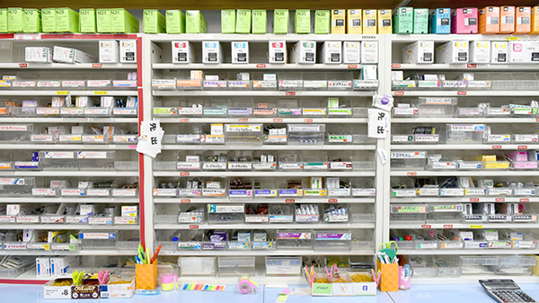 メイプル薬局　高沢店の薬棚