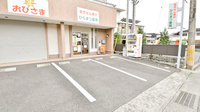 ひらまつ薬局の駐車場