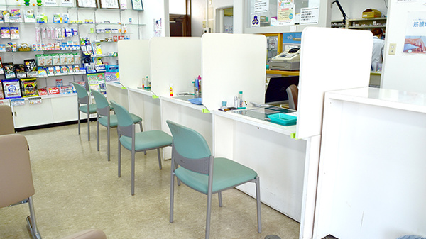 メイプル薬局　若の宮店の受付/カウンター