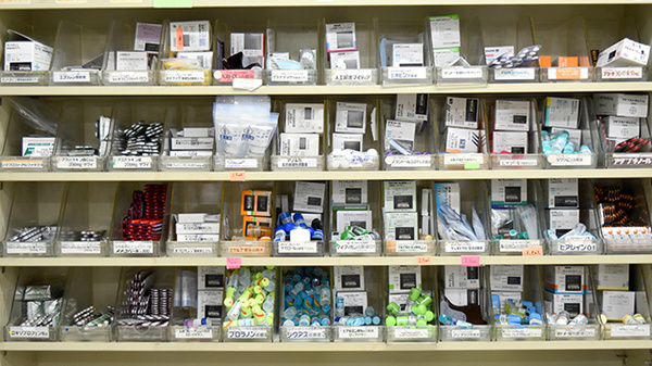 メイプル薬局　若の宮店の薬棚