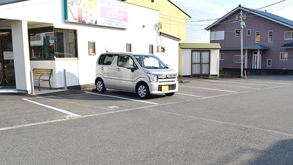 メイプル薬局　若の宮店の駐車場