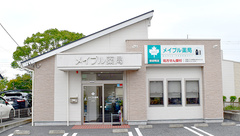 メイプル薬局　前田町店の外観