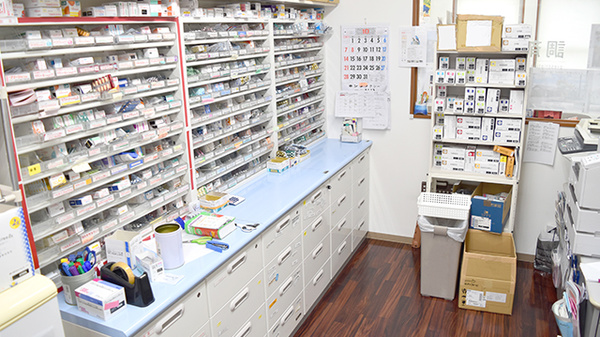 メイプル薬局　前田町店の調剤室