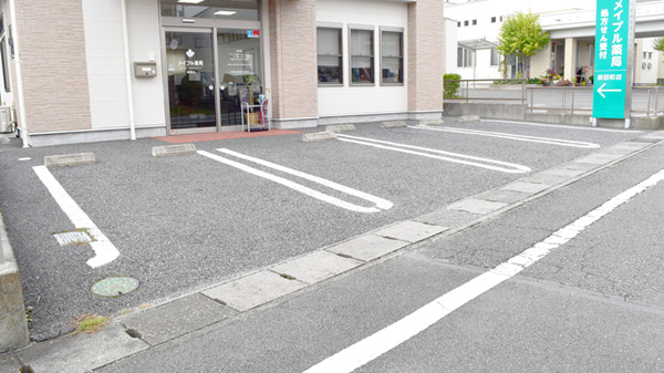 メイプル薬局　前田町店の駐車場