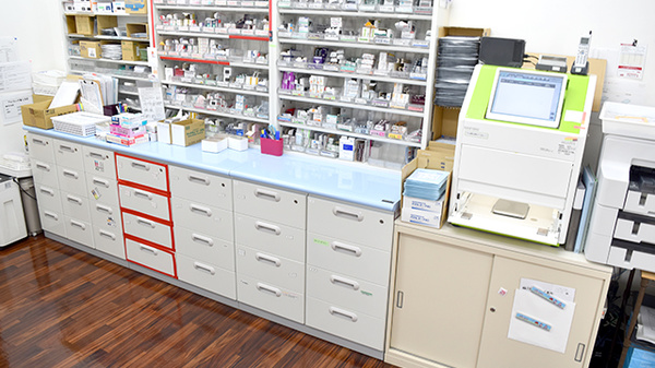 メイプル薬局　上小泉店の調剤室