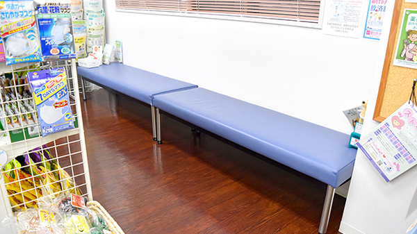メイプル薬局　富士本町店の待合スペース