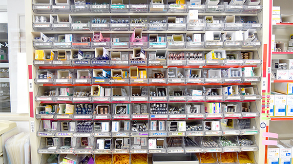 メイプル薬局　富士本町店の薬棚