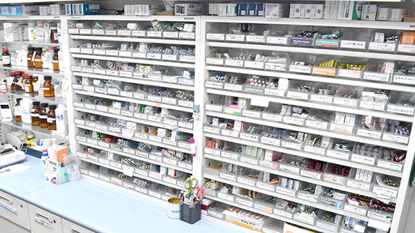 メイプル薬局　横割店の薬棚