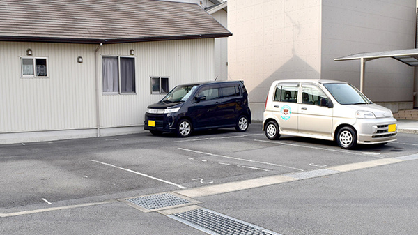 メイプル薬局　横割店の駐車場