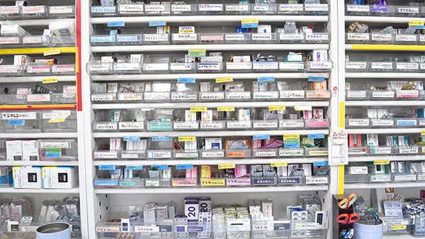 メイプル薬局　松本店の薬棚