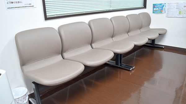 メイプル薬局　今泉店の待合スペース