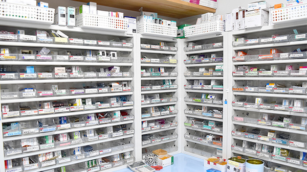 メイプル薬局　今泉店の薬棚