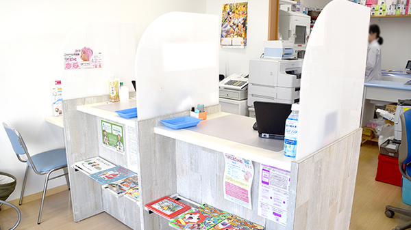 メイプル薬局　瓜島西店の受付/カウンター