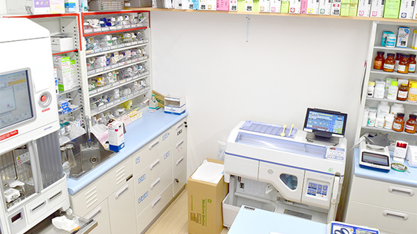 メイプル薬局　瓜島西店の調剤室