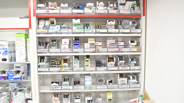 メイプル薬局　瓜島西店の薬棚