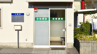 ともえ薬局の入口