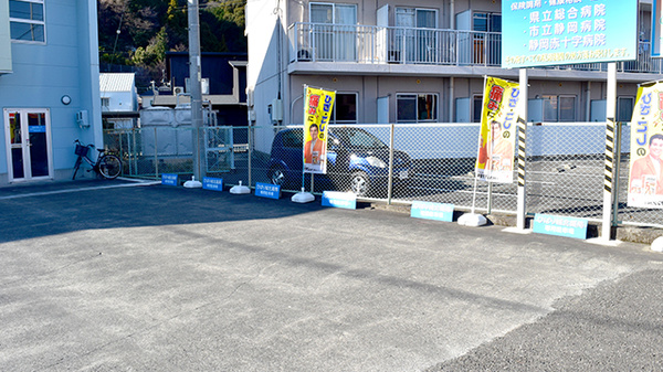 ひばり城北薬局の駐車場