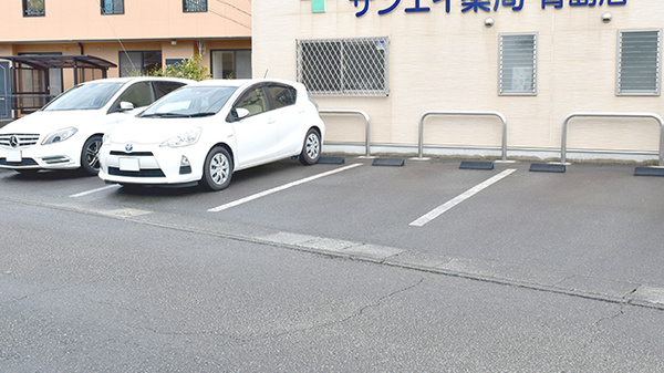 どんぐり薬局　青島店の駐車場