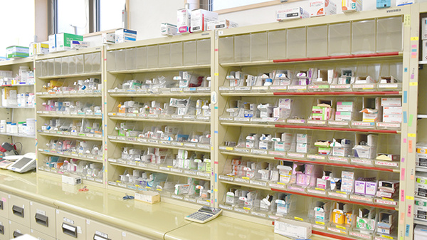 あるぷす薬局於呂店の薬棚