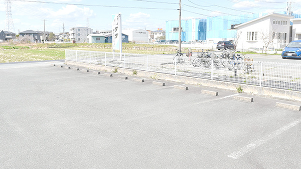 神田いちご薬局の駐車場