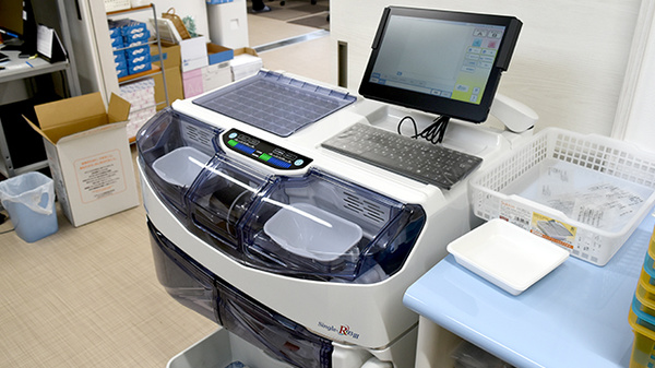 ドライブスルーとよおか薬局の調剤器具