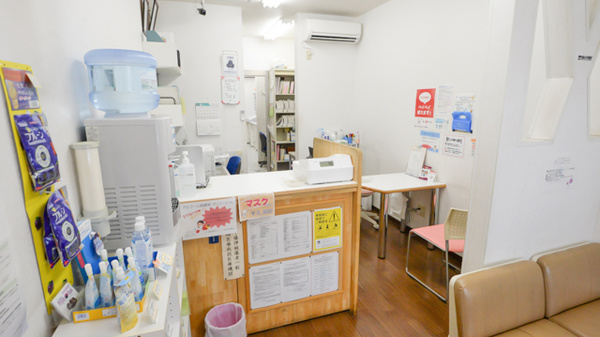 あるぷす薬局なめだ店の受付/カウンター