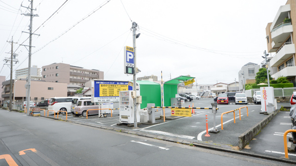 あるぷす薬局なめだ店の駐車場