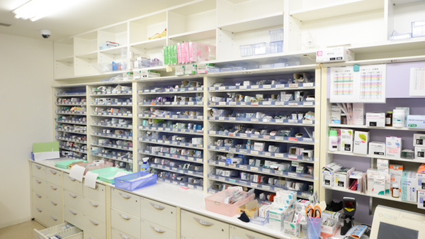 あるぷす薬局富塚店の薬棚